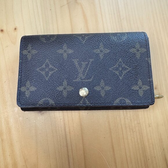 Louis Vuitton Wallet - Picture 1 of 2